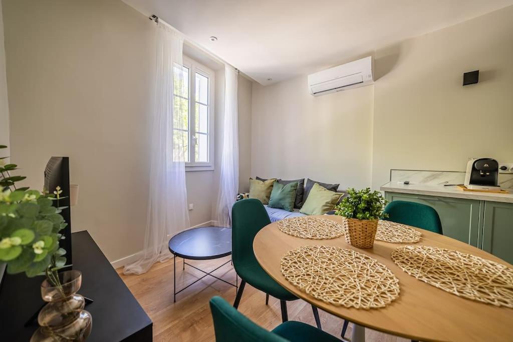 Le Pearl Appartement De Charme En Bord Riviere Коллобрьер Экстерьер фото