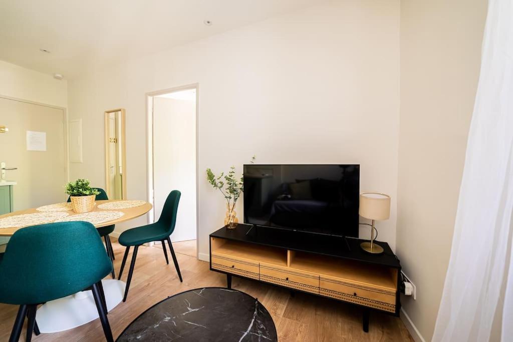 Le Pearl Appartement De Charme En Bord Riviere Коллобрьер Экстерьер фото